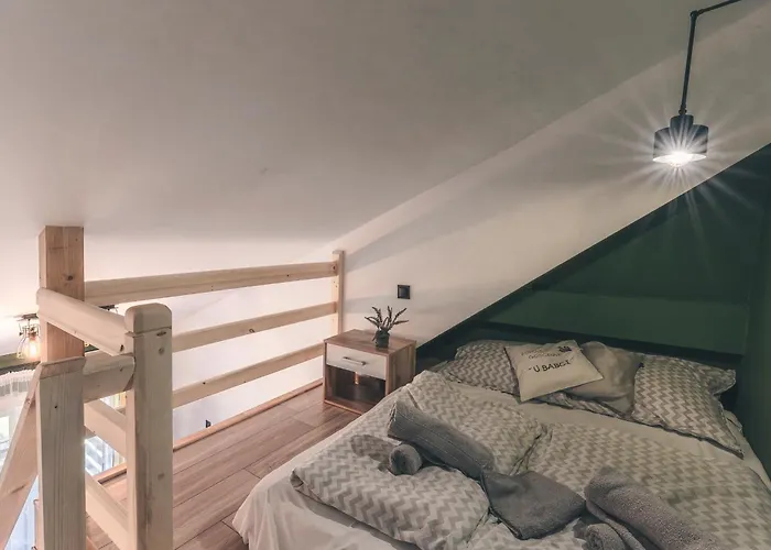 Na Strychu U Babci Lejlighed